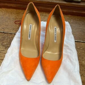 Manolo blatnik 4-in creamsicle orange suede pumps.  Like new. Size 41(11)